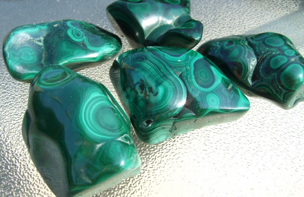 i have a feeling that these are all fake crystals, they are all bought from  the same online store. 1st is supposed to be nephrite jade, 2nd is supposed  to be malachite
